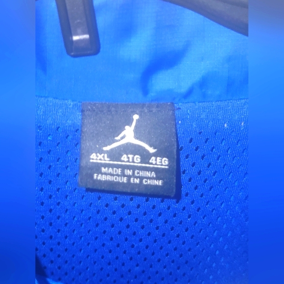 Retro Jordan Windbreaker - Picture 2 of 5